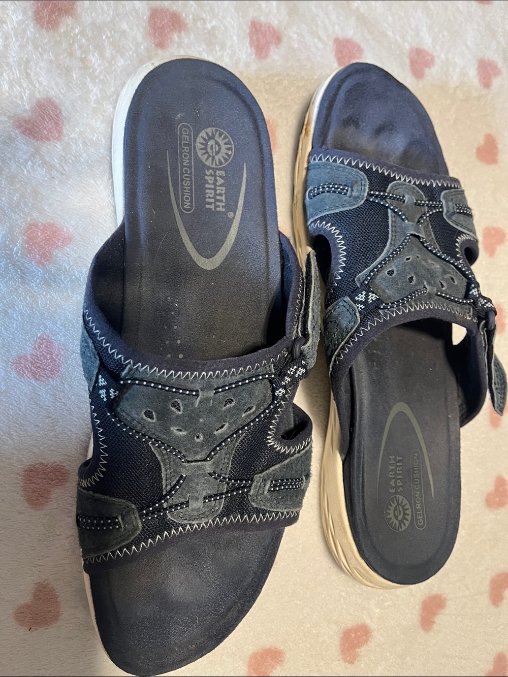 Earth Spirit Navy and Cream Slide Sandals with Cushioned Footbed